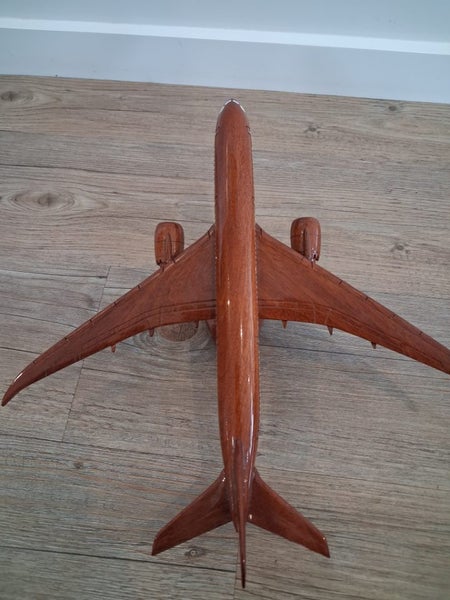 Hand-Crafted Wooden Boeing 787 Dreamliner Model – Perfect Condition Carousel 2