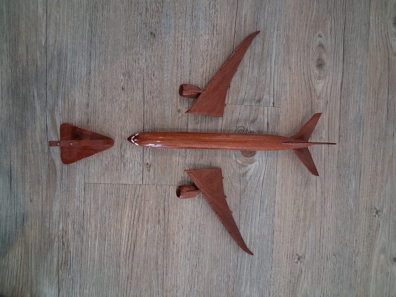 Hand-Crafted Wooden Boeing 787 Dreamliner Model – Perfect Condition Carousel 5