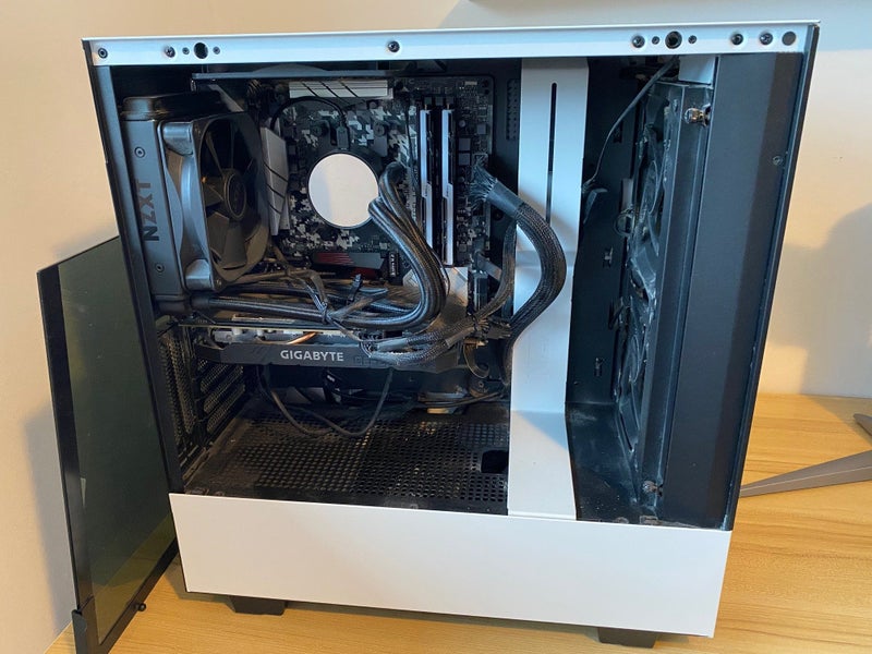 Gaming PC with extra parts Carousel 1