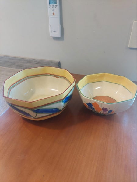 Clarice Cliff Bizarre “Crocus” Octagonal Bowls – Pair Carousel 1