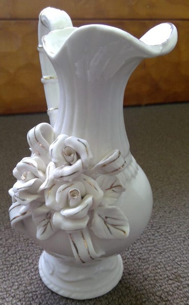 Small pitcher Carousel 1