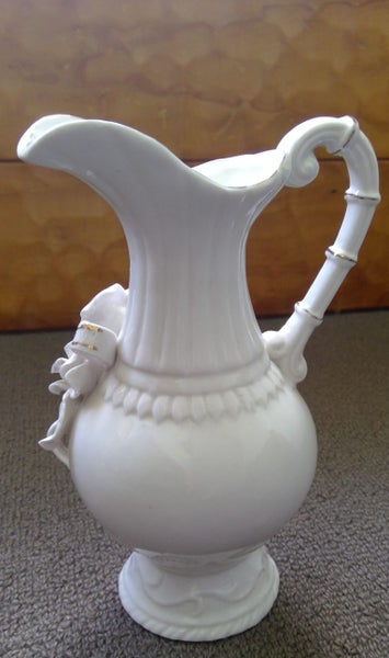 Small pitcher Carousel 2