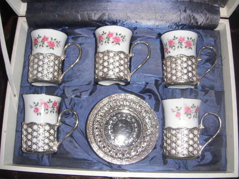 NICE BOXED SET, LOVELY. Carousel 1