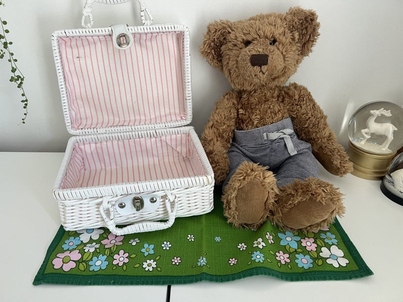 Laidlaw Bear and basket Carousel 1