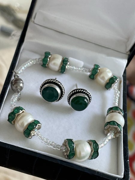 ITALIAN Green stone earrings and pearl green stone bracelet Carousel 1