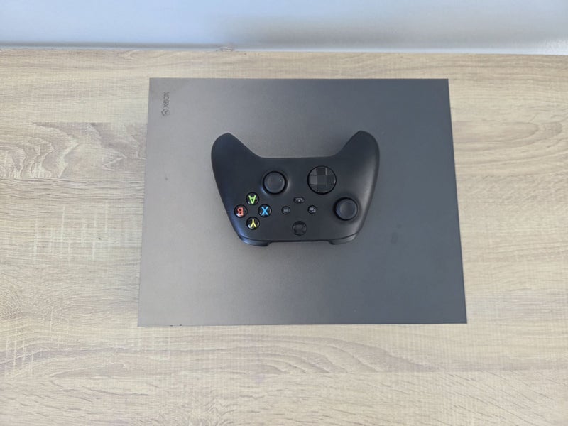 Xbox One X Console + Controller Carousel 3