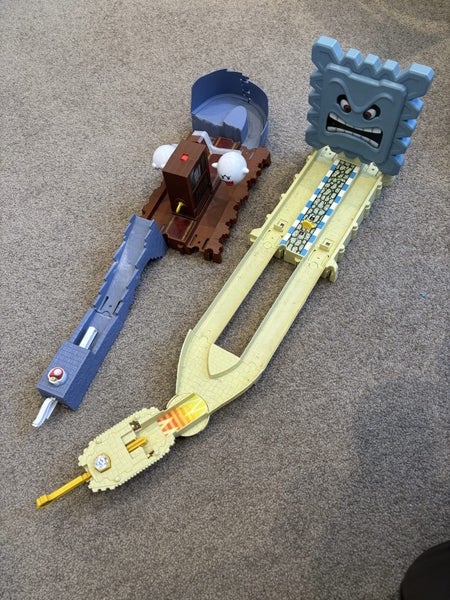 Mario Kart Hot Wheels Tracks Carousel 1