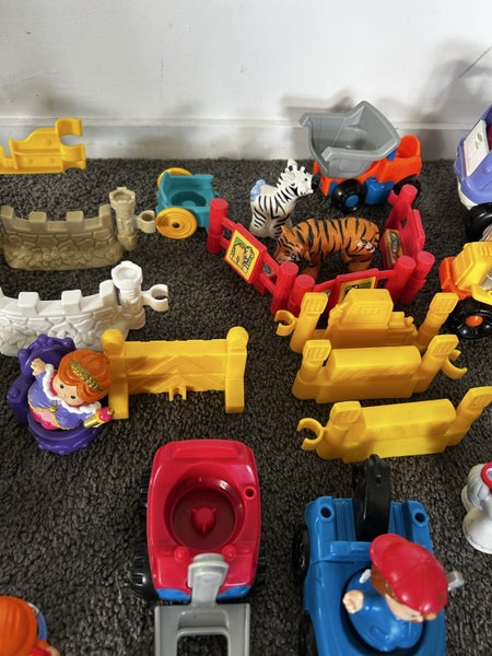 Fisher and Price Little People Carousel 5