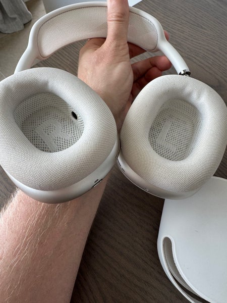 Apple Airpods Max (USB-C Starlight Colour) Carousel 6