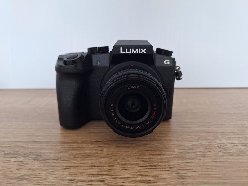 Panasonic G7 + 14-42 + extras Carousel 2