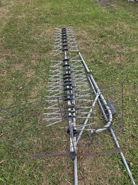 High-Gain UHF Yagi TV Antenna – 21 Element with Grid Reflector Carousel 1