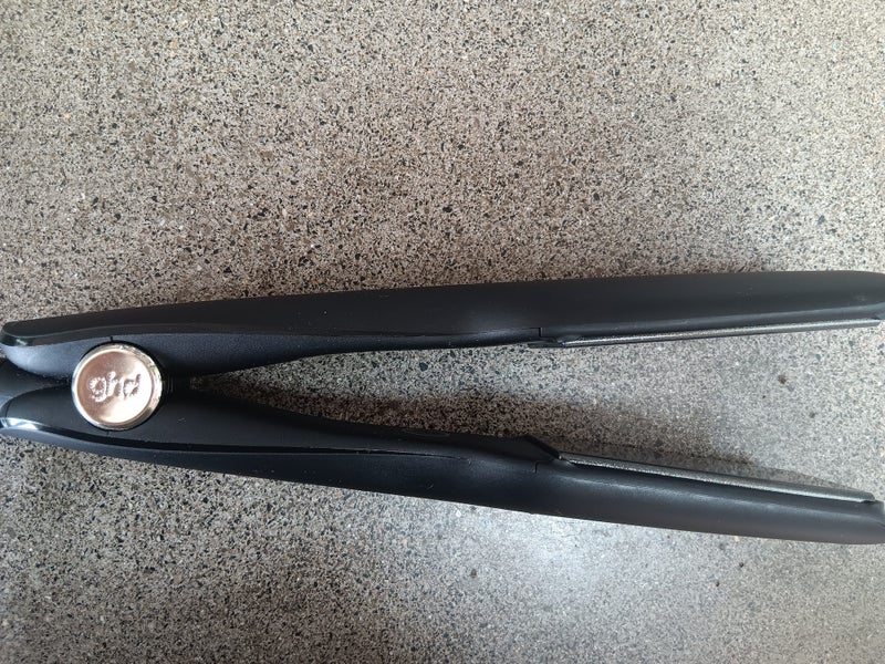 GHD Max Wide straighteners - almost new Carousel 2
