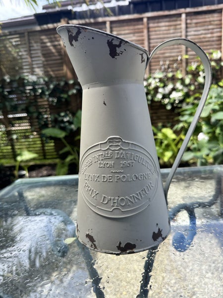 Cream Ornamental Vase Carousel 1