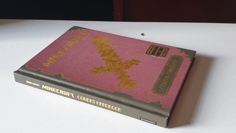 Minecraft: Combat Handbook (Mojang) Carousel 1