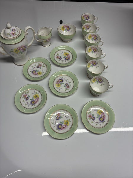 ROYAL STANDARD FINE BONE CHINA Carousel 1