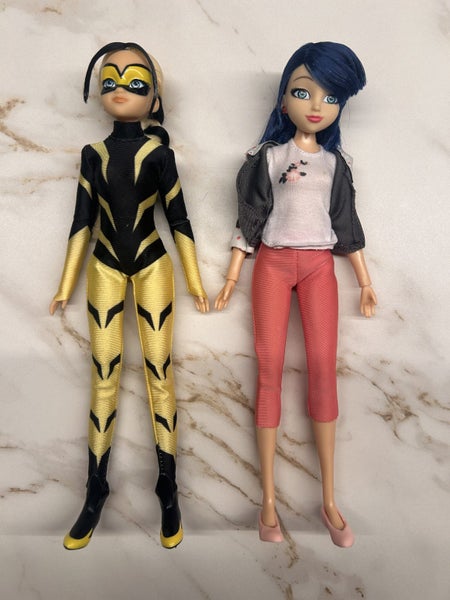 Miraculous Ladybug: Marinette and Vesperia Dolls Carousel 1