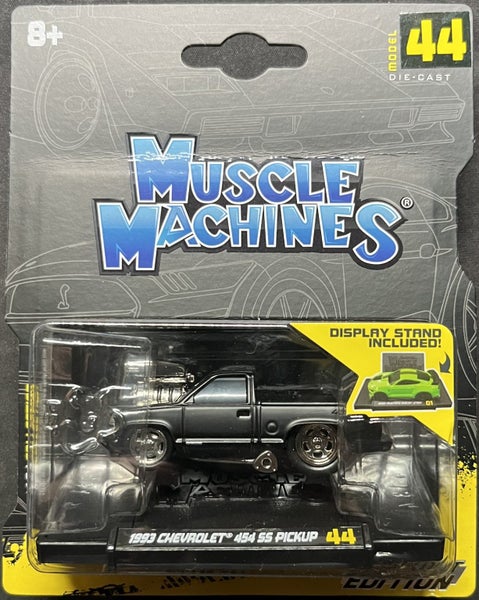 Muscle Machines 1993 Chevrolet 454 SS Pickup (Blackout Edition) Carousel 1