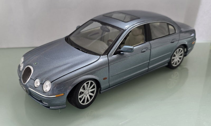 Jaguar S Type 1:18th scale. Carousel 1