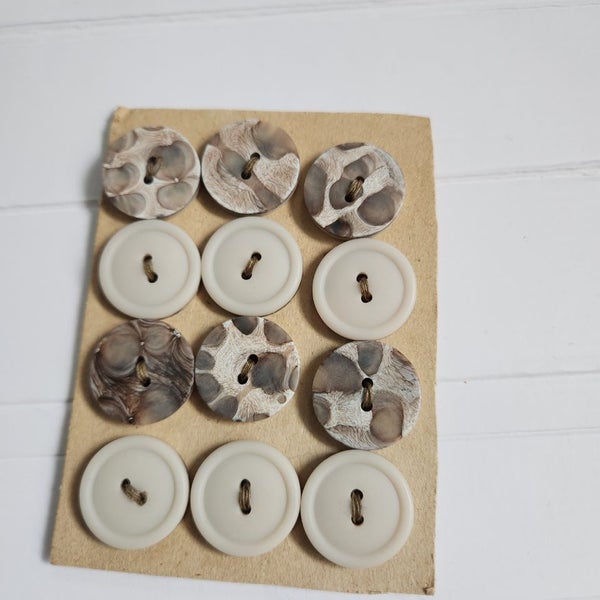 Two sides vintage retro sewing buttons white & marble 2 cm round circle crafting Carousel 3