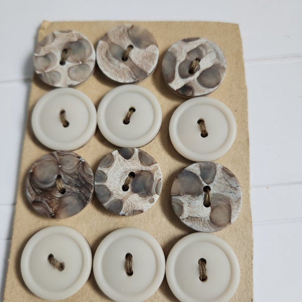 Two sides vintage retro sewing buttons white & marble 2 cm round circle crafting Carousel 1