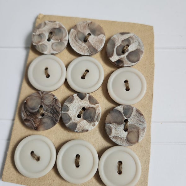 Two sides vintage retro sewing buttons white & marble 2 cm round circle crafting Carousel 2