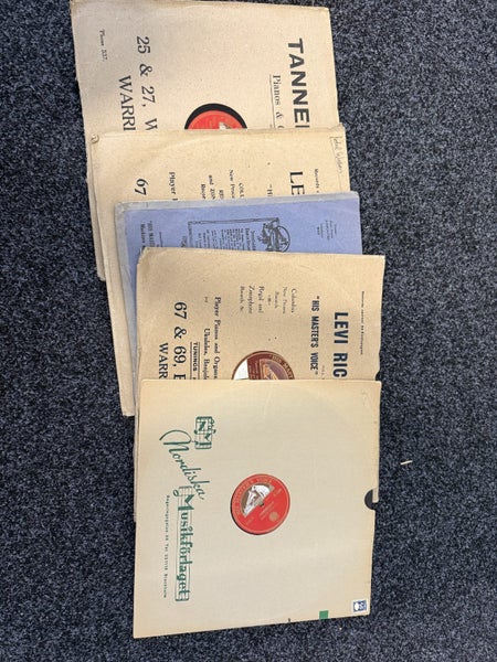 “His Master’s Voice” Gramophone + records Carousel 9