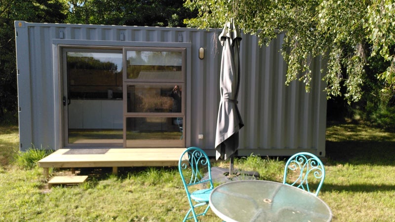 Granny flat/ guest accommodation/ airbnb/studio/ office Carousel 1