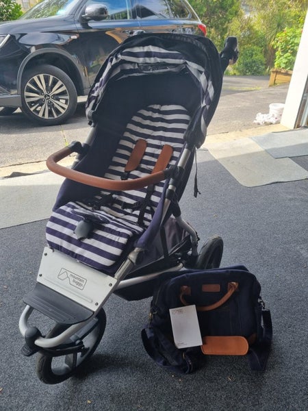 Mountain Buggy Urban Jungle and Accessories Carousel 1