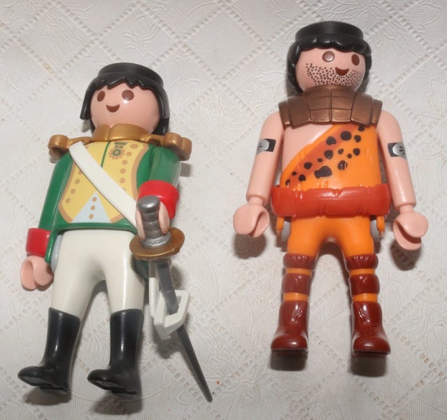 Play mobile Military Officer and Tarzan Carousel 1
