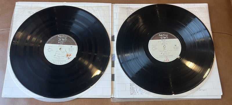 Pink Floyd - The Wall (Australian Pressing) Carousel 2