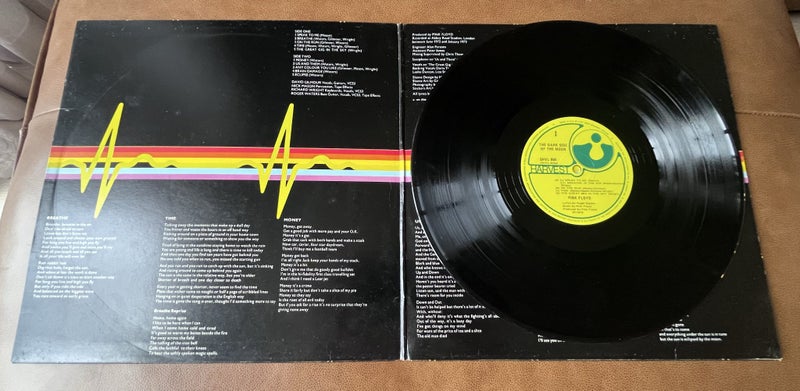 Pink Floyd - Dark Side of the Moon (NZ Pressing) Carousel 2