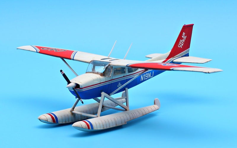 Cessna 172 Floatplane (Academy,1/48) Finished Model Carousel 1