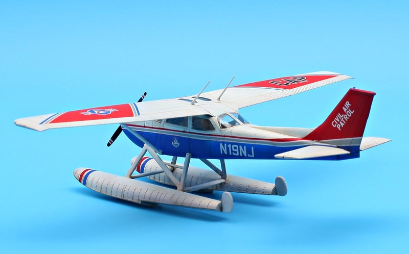 Cessna 172 Floatplane (Academy,1/48) Finished Model Carousel 2