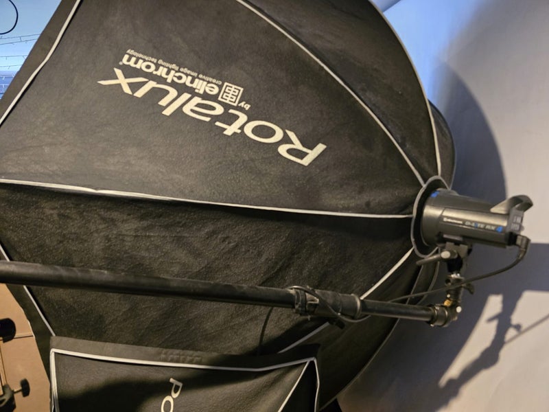 Elinchrom strobes , with stands and multiple soft boxes Carousel 1