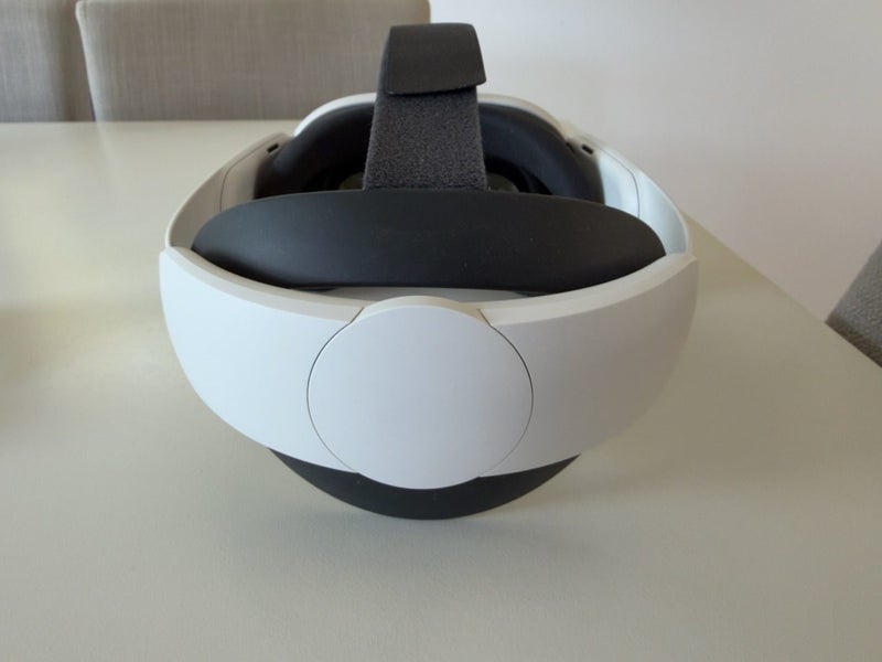 META Quest 3 512GB Mixed Reality Headset with 2x Quest Touch Plus controllers Carousel 5