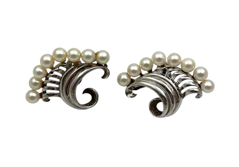 MIKIMOTO Vintage 1970s Ladies Sterling Silver Earrings with 8 Pearls Each Carousel 2