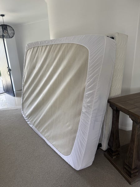 2 beds forsale Carousel 2