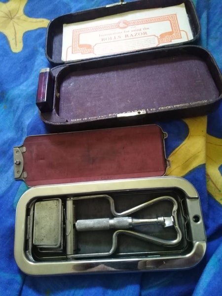 Collectable Old Rolls Razor Set from England with original leather case Carousel 3