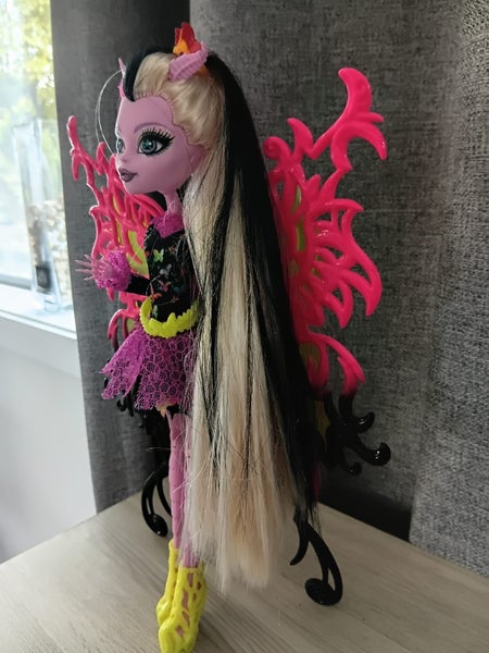 MONSTER HIGH DOLL- BONITA FEMUR Carousel 1
