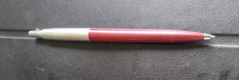 2 VINTAGE PARKER PENS Carousel 2