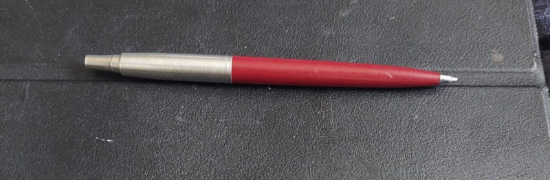 2 VINTAGE PARKER PENS Carousel 1