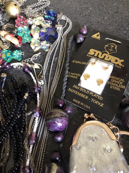 Bulk lot of jewellery for wearing and craft lots of treasures Carousel 2