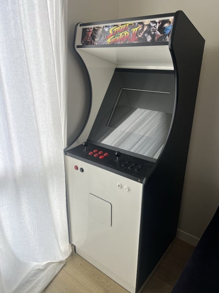 Stand up arcade console Carousel 1