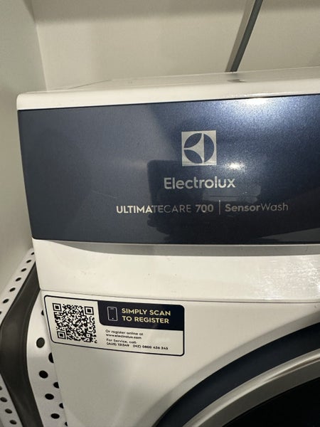 Electrolux 9kg + Midea Heat Pump Dryer – Excellent Condition Carousel 2