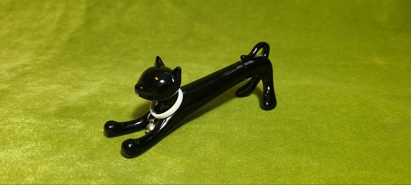 black cat-shaped ballpoint pen Carousel 1