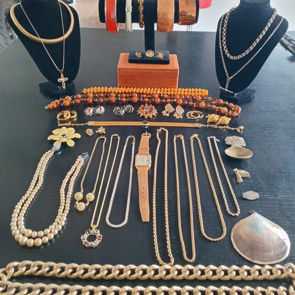 Estate Sale - Jewellery Collection Carousel 1