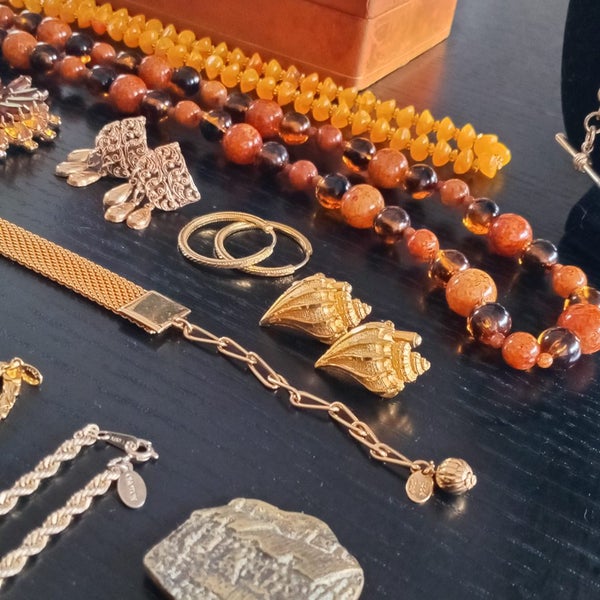 Estate Sale - Jewellery Collection Carousel 2