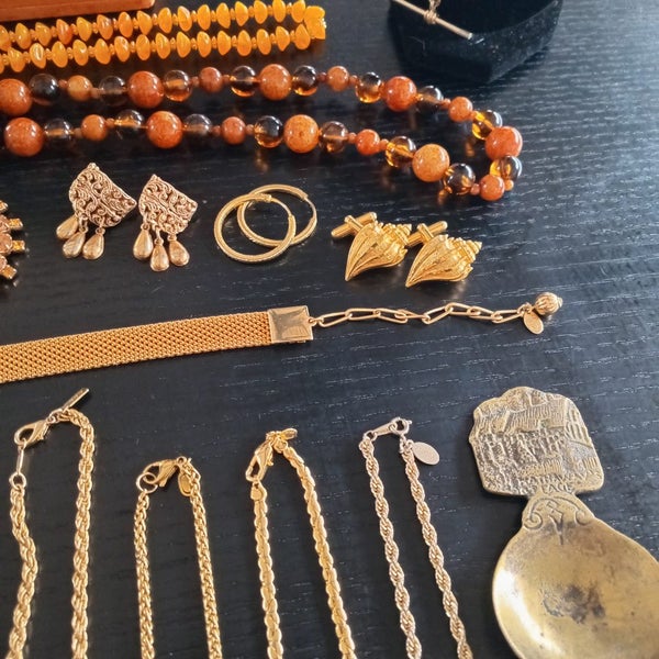 Estate Sale - Jewellery Collection Carousel 20