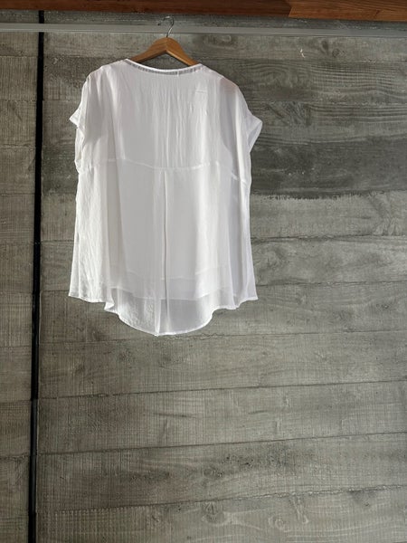 The Ark - Layered White Top - L Carousel 2