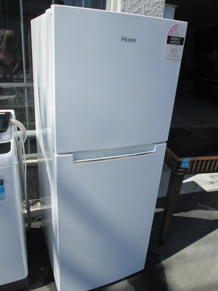 2354 HAIER 221 LITRE FRIDGE FREEZER AS NEW Carousel 1